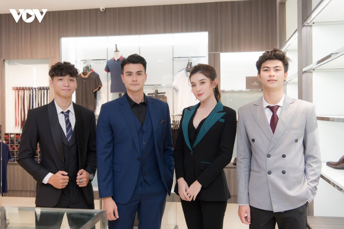 huyen my kin dao voi phong cach menswear, do sac ben nam than vinh thuy hinh anh 8