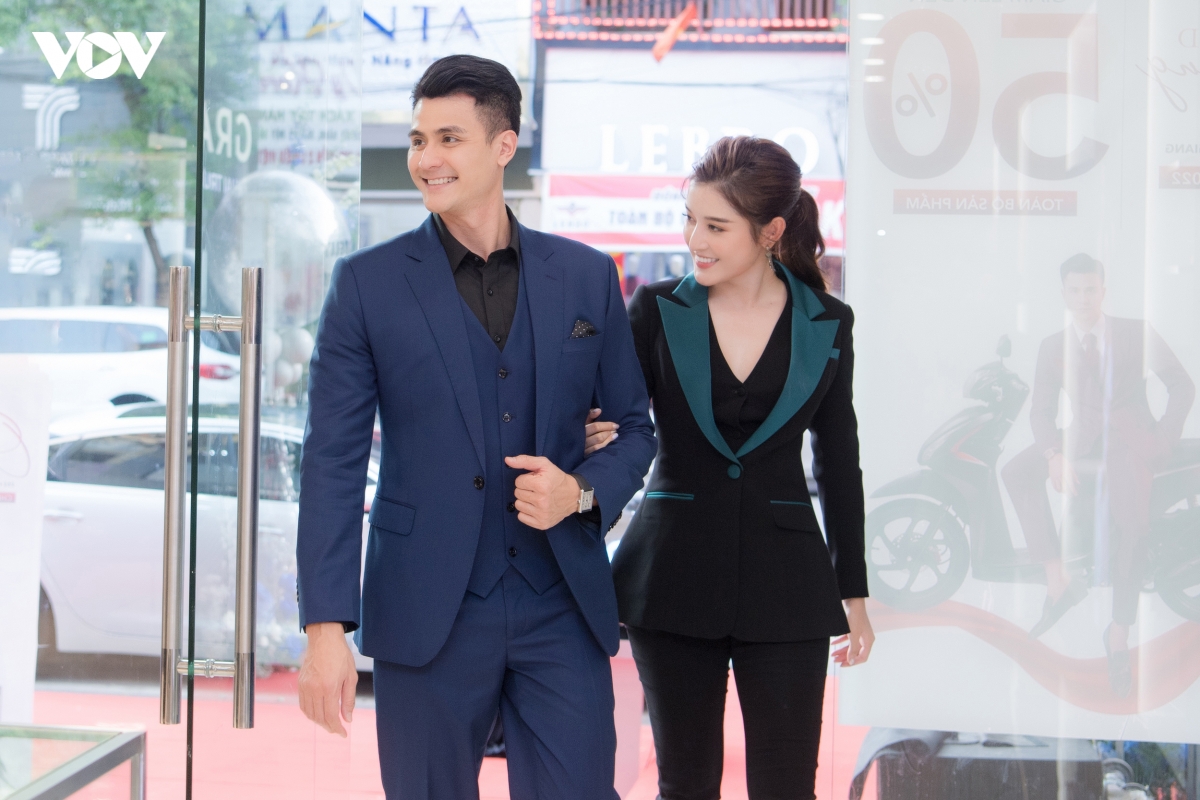 huyen my kin dao voi phong cach menswear, do sac ben nam than vinh thuy hinh anh 5