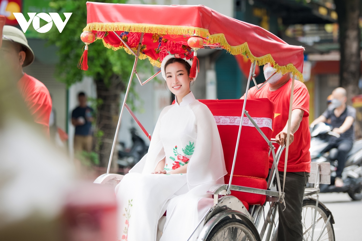 ngoc han, Do my linh, Do ha dien ao dai dao pho ha noi hinh anh 15