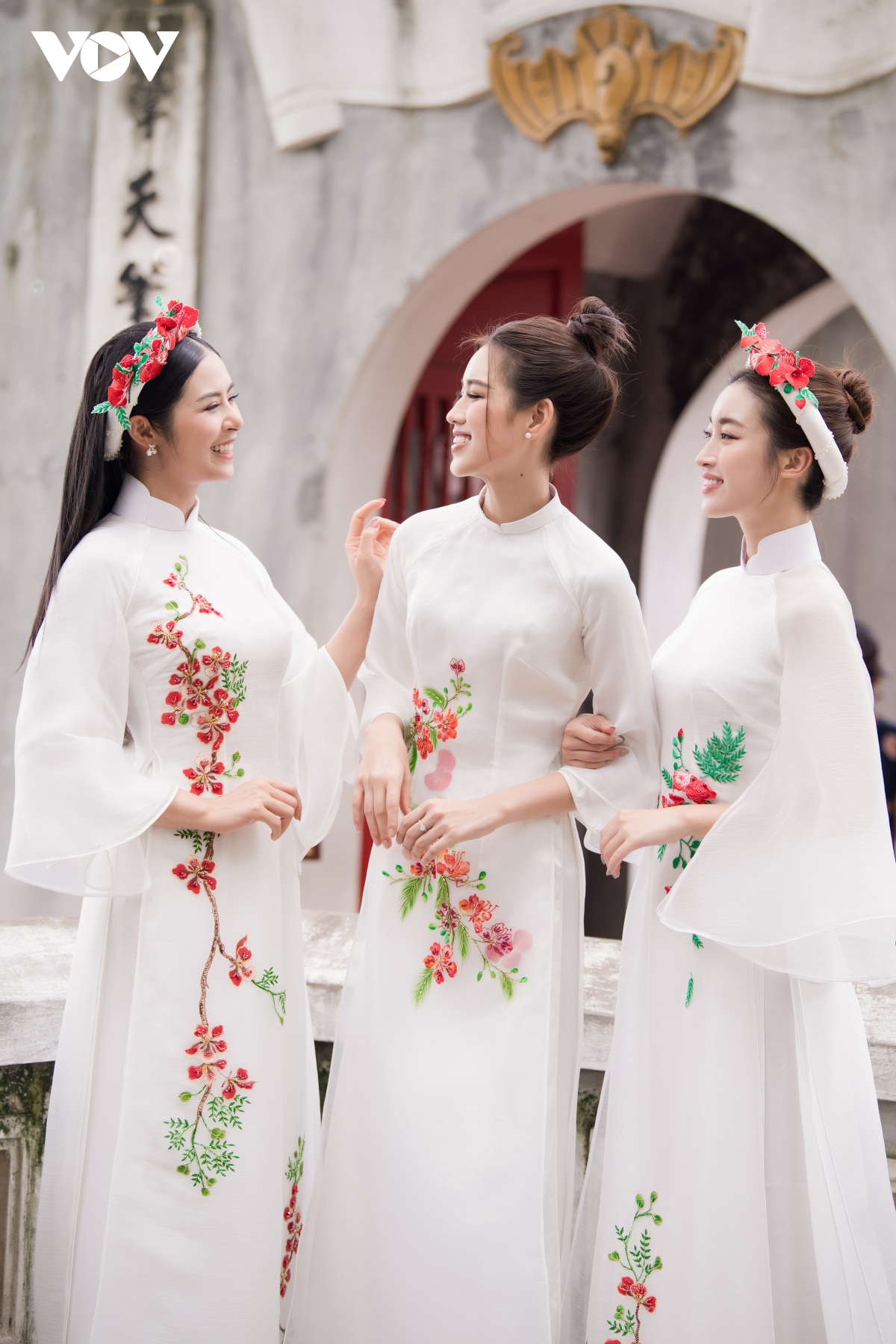 ngoc han, Do my linh, Do ha dien ao dai dao pho ha noi hinh anh 2