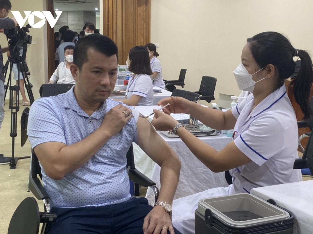 tiem nhac lai vaccine covid-19 xuat hien tam ly chu quan, lo la hinh anh 4