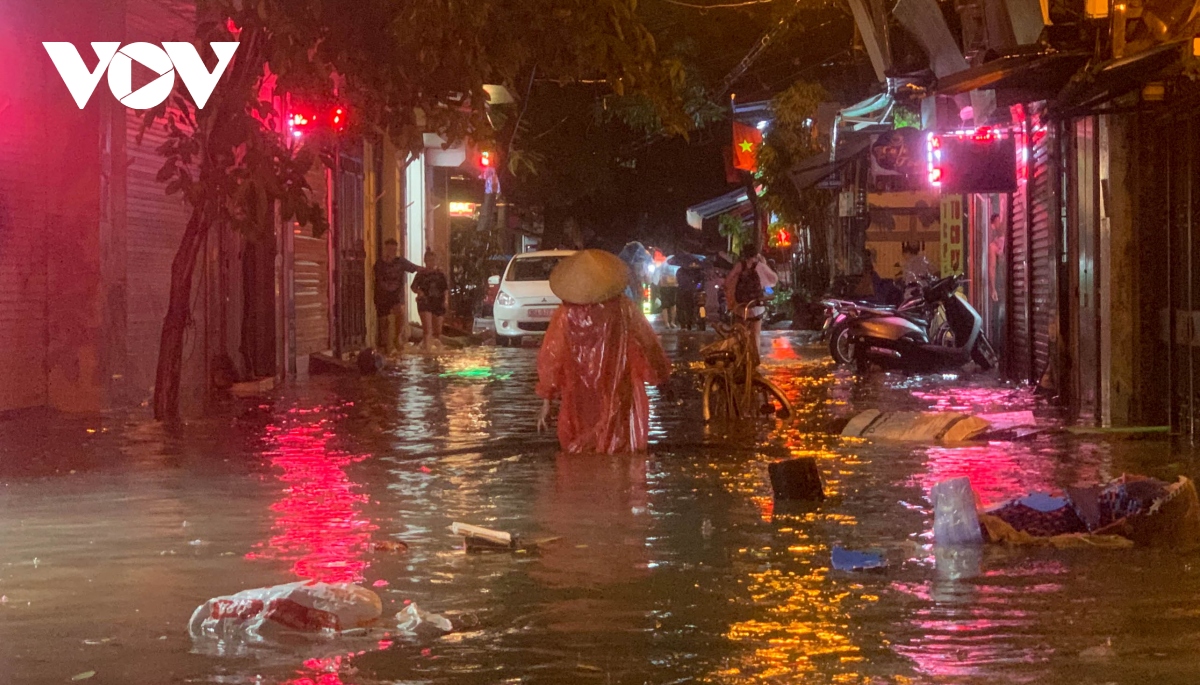 ha noi mua lon vao gio tan tam, co noi ngap sau hon nua met hinh anh 8