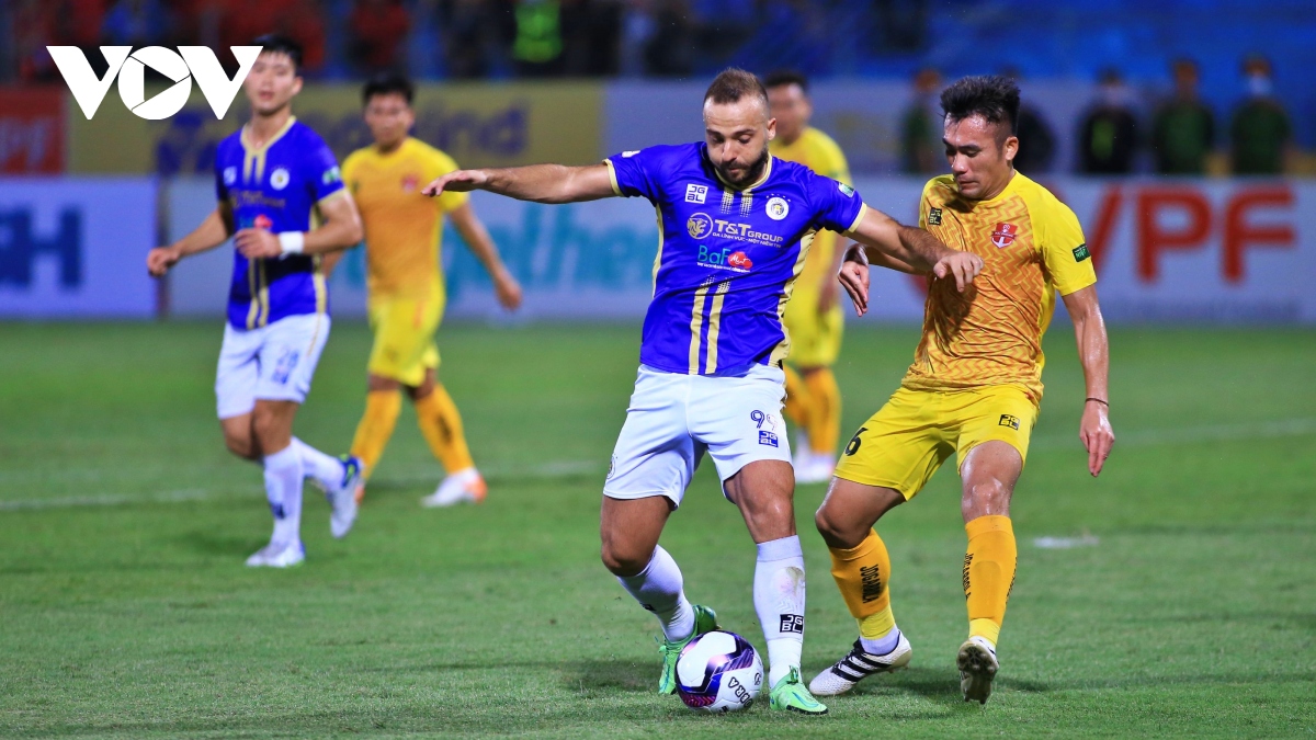 Thắng nghẹt thở Hải Phòng trên sân nhà, Hà Nội FC bay cao trên BXH