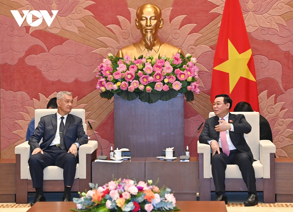chủ tịch quốc hội tiếp bí thư tw Đảng, bí thư thành ủy vientiane hình ảnh 2 chu tich quoc hoi tiep bi thu tw Dang, bi thu thanh uy vientiane hinh anh 2