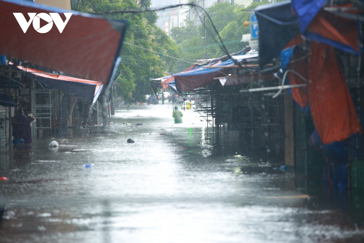 Lật thuyền thúng khi đang câu mực giữa biển, 2 người thiệt mạng