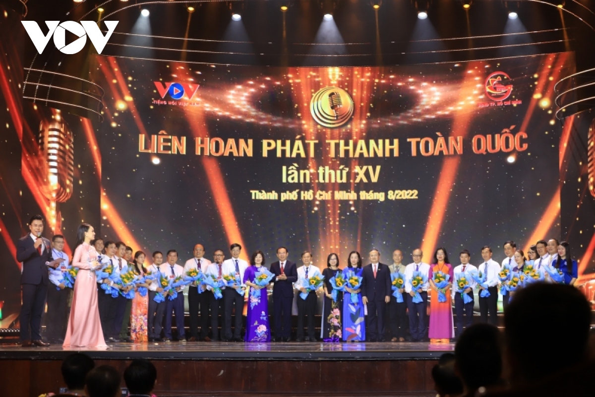  nguoi lam bao noi se phat huy manh me tieng noi phat thanh hinh anh 1