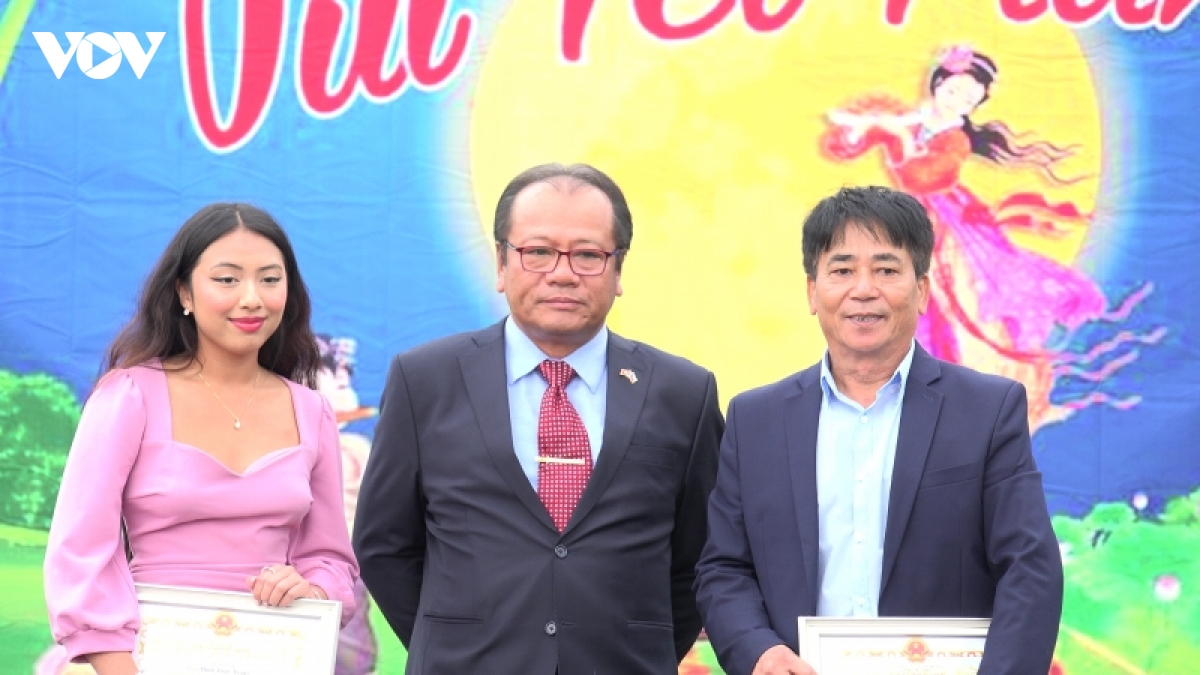 tet trung thu tai sec co hoi giup the he tre hieu hon ve phong tuc viet nam hinh anh 5