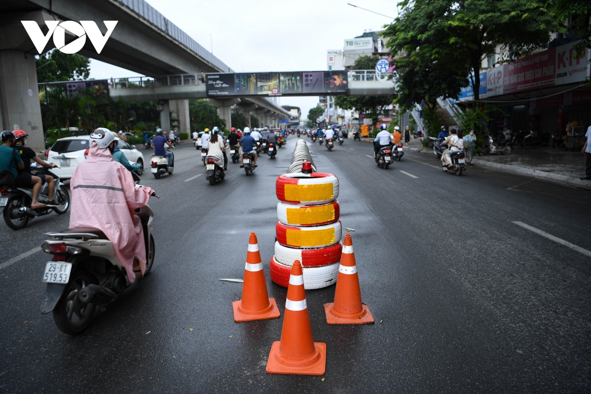 ngay dau phan lan duong nguyen trai giao thong lon xon, xung dot hinh anh 2