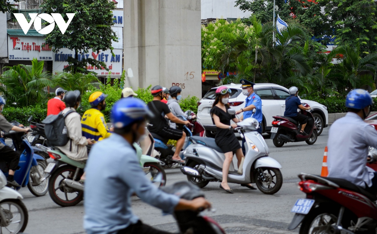 ngay dau phan lan duong nguyen trai giao thong lon xon, xung dot hinh anh 10