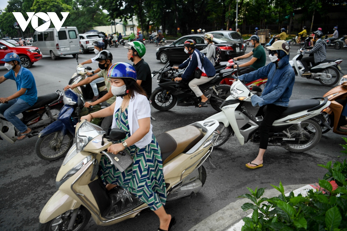 ngay dau phan lan duong nguyen trai giao thong lon xon, xung dot hinh anh 12