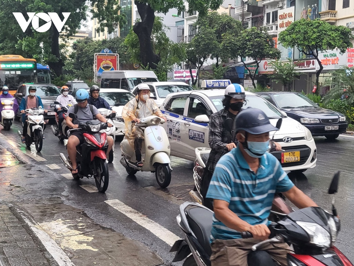 nguoi ha noi chat vat trong con mua keo dai do anh huong cua bao hinh anh 16