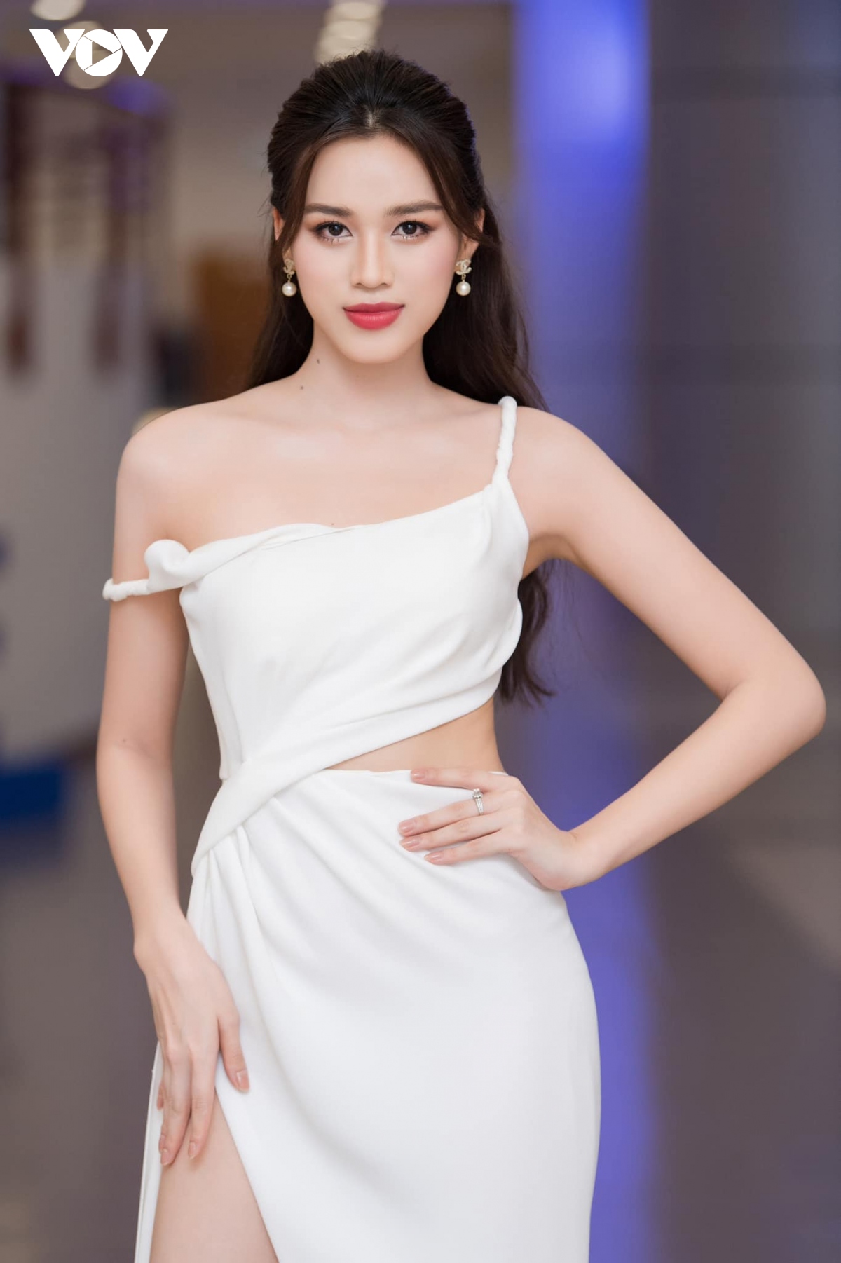 Soi ảnh chụp Hoa hậu Đỗ Thị Hà sau đăng quang: Thăng hạng vượt bậc về thần  thái!