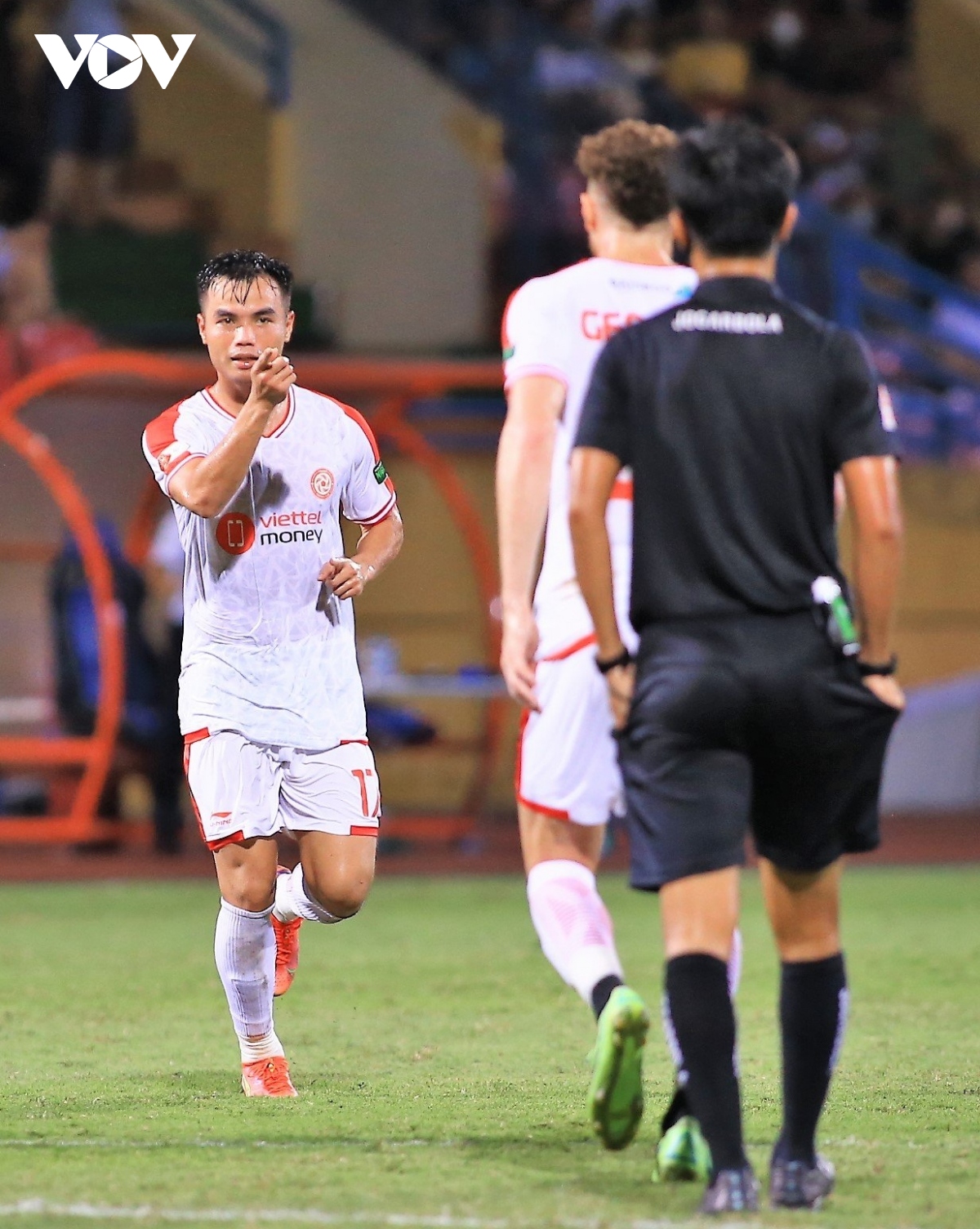 loi nguoc dong thang thanh hoa, viettel fc vao top 4 v-league 2022 hinh anh 23