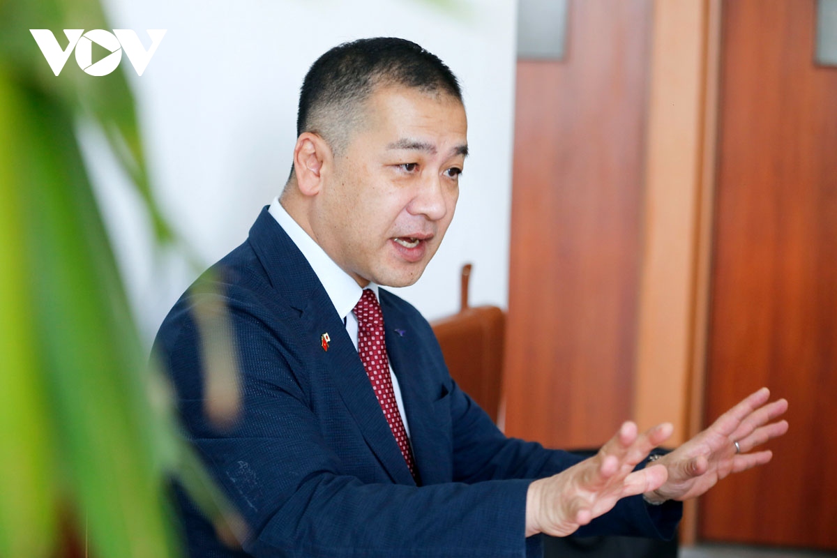 japanese businessman hopes to put smiles on faces of vietnamese children picture 2