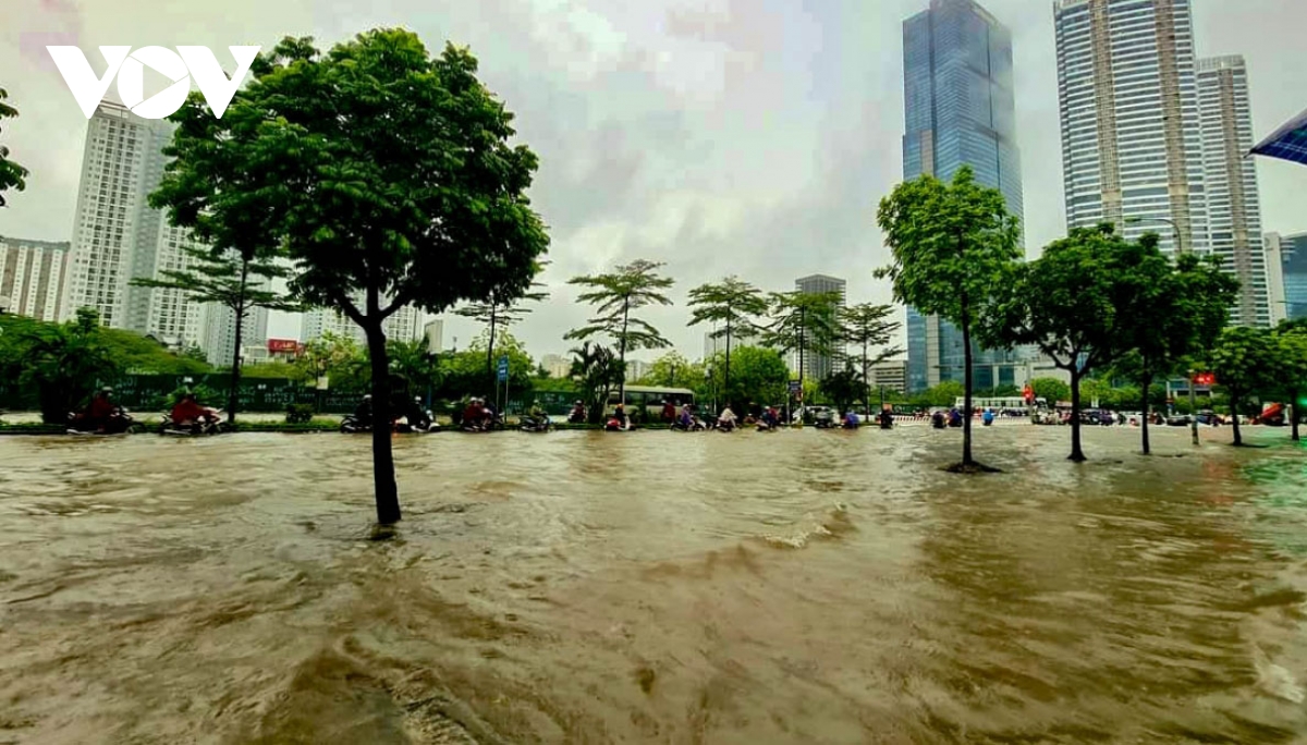 Storm Mulan circulation leaves six dead and missing