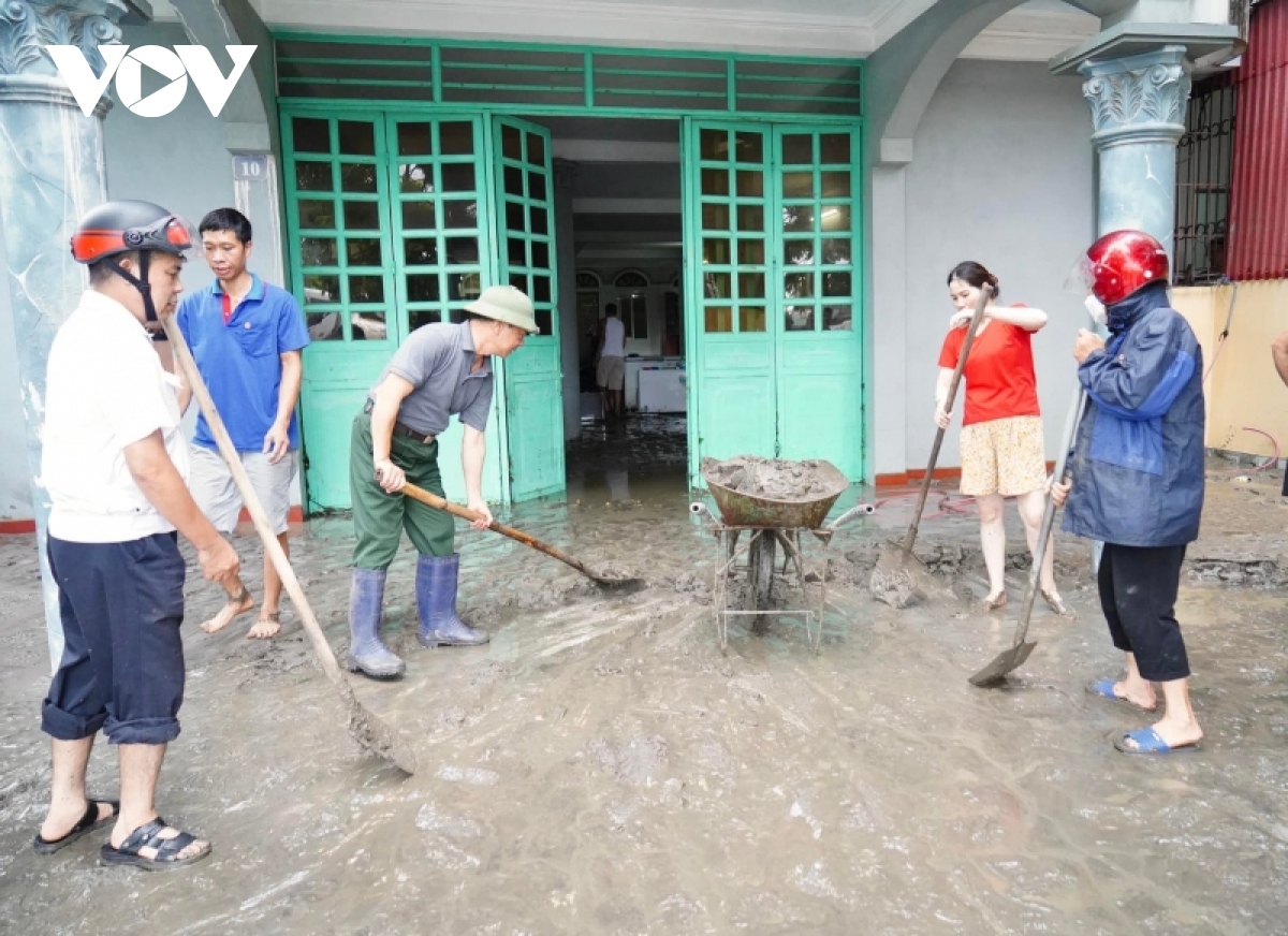 cong an giup nhan dan khac phuc hau qua mua bao so 3 hinh anh 9