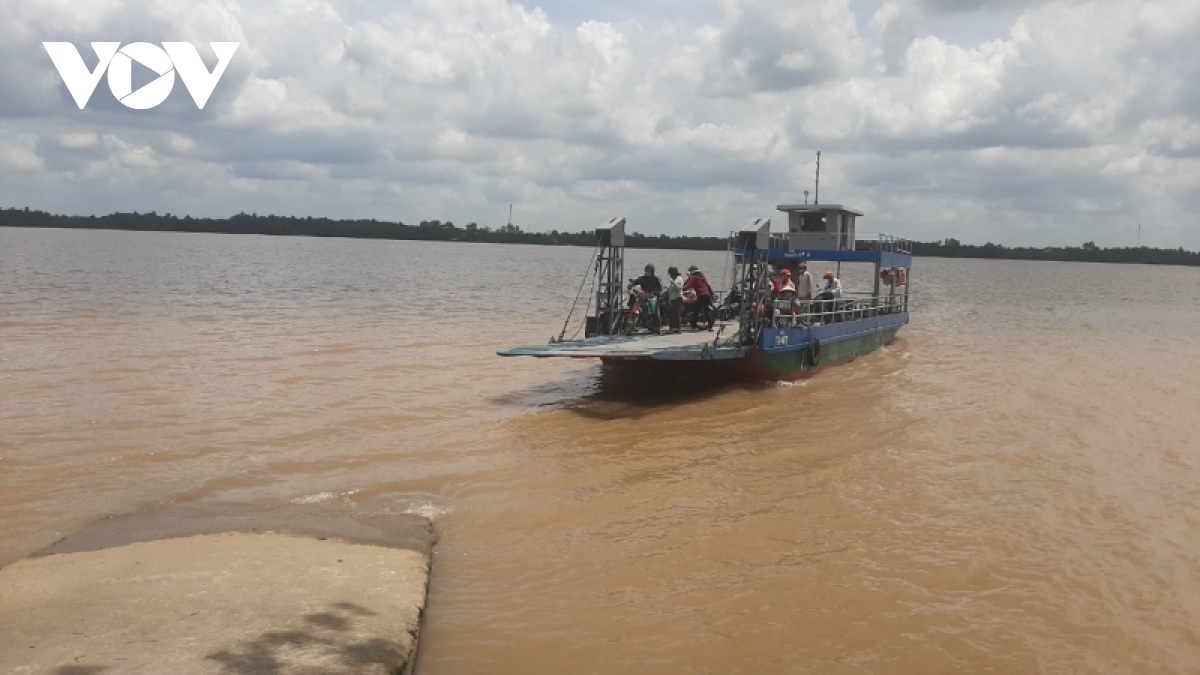 xa dao tam hiep ben tre khon kho di lai tren tuyen duong day o ga, o voi hinh anh 1