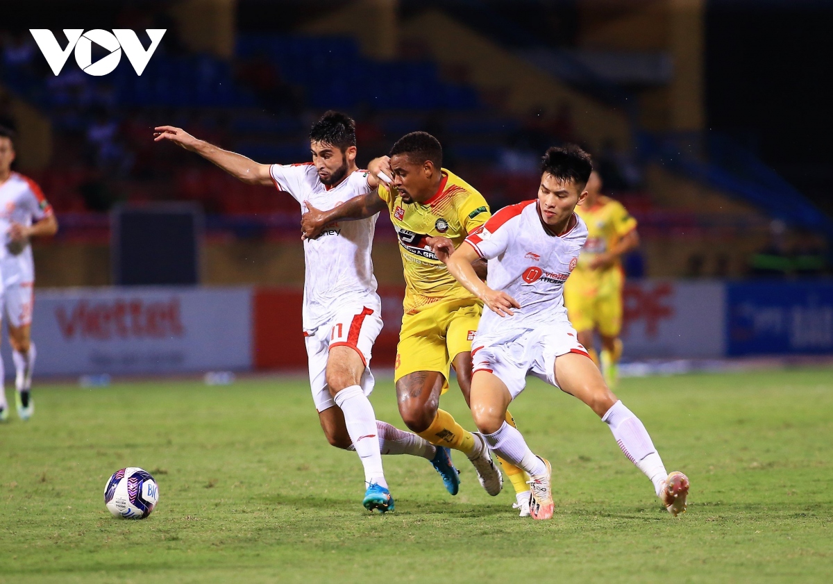 loi nguoc dong thang thanh hoa, viettel fc vao top 4 v-league 2022 hinh anh 18