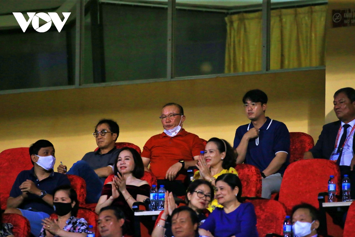 van quyet - tuan hai ruc sang, ha noi fc da bai hagl de cung co ngoi dau v-league hinh anh 12