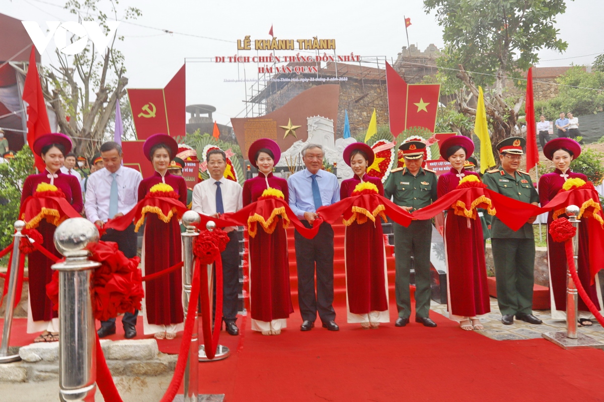 Ông Nguyễn Hòa Bình dự lễ khánh thành Di tích Chiến thắng Đồn Nhất- Hải Vân quan