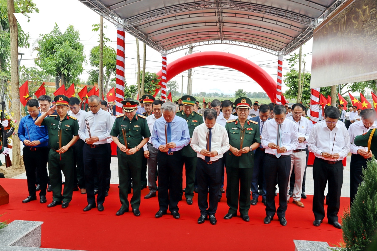 Ông nguyễn hòa bình dự lễ khánh thành di tích chiến thắng Đồn nhất- hải vân quan hình ảnh 2 Ong nguyen hoa binh du le khanh thanh di tich chien thang Don nhat- hai van quan hinh anh 2