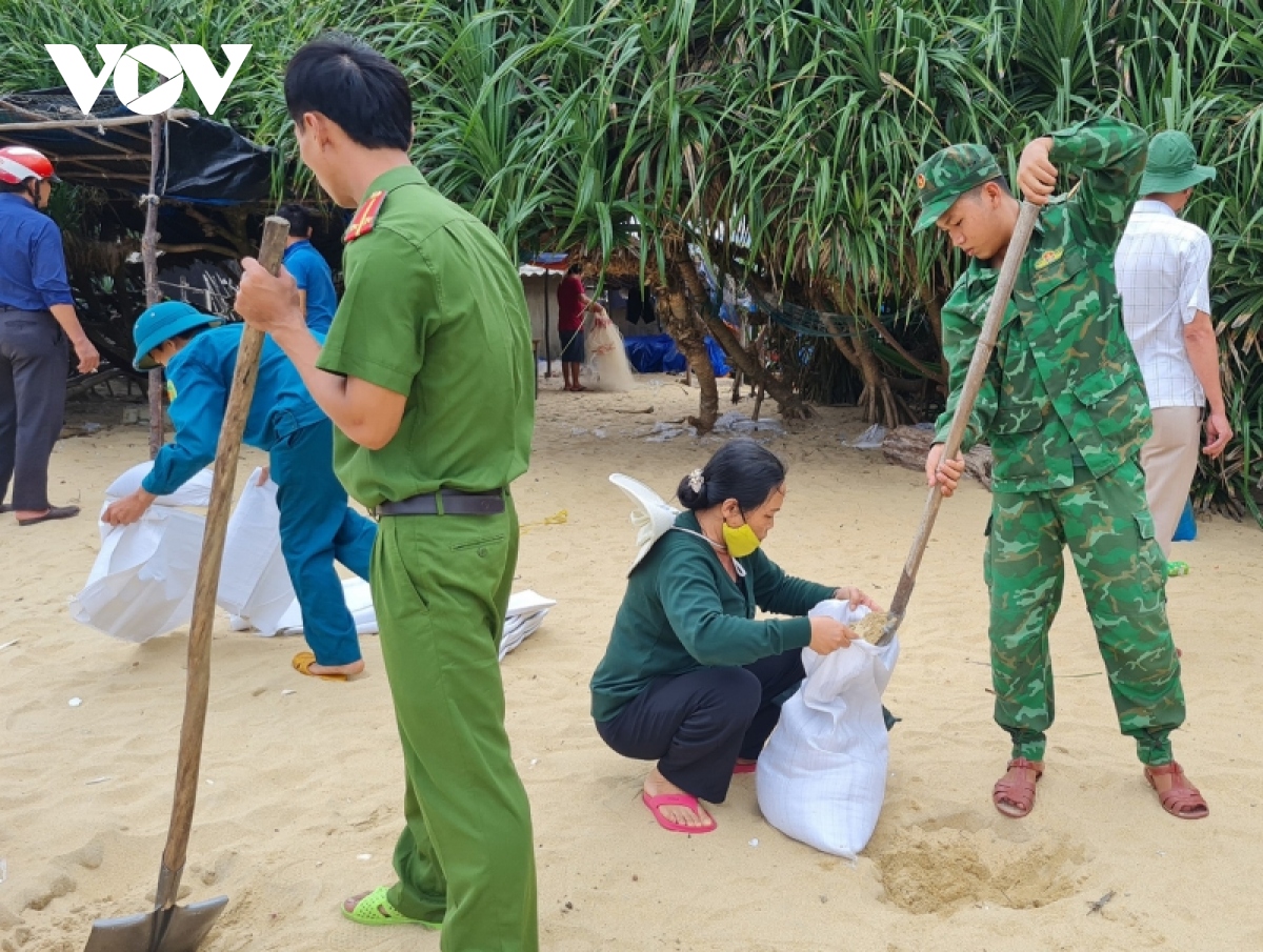 nguoi dan binh Dinh khong chu quan voi bao so 4 hinh anh 1