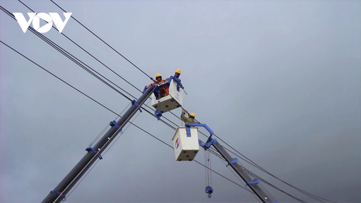 Miền Trung đảm bảo an toàn lưới điện trong mùa mưa bão