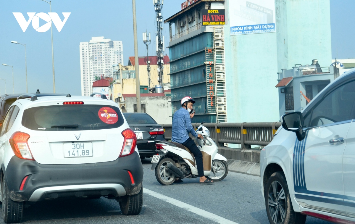 vang csgt, muon kieu vi pham tai dien o duong vanh dai 3 ha noi hinh anh 12