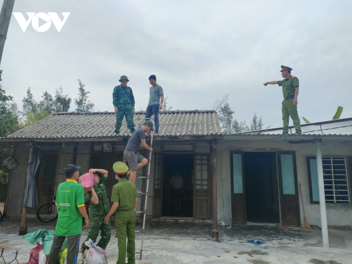 sẽ cưỡng chế nếu dân không chịu di dời khỏi khu vực nguy hiểm khi bão số 4 đổ bộ hình ảnh 7 se cuong che neu dan khong chiu di doi khoi khu vuc nguy hiem khi bao so 4 do bo hinh anh 7
