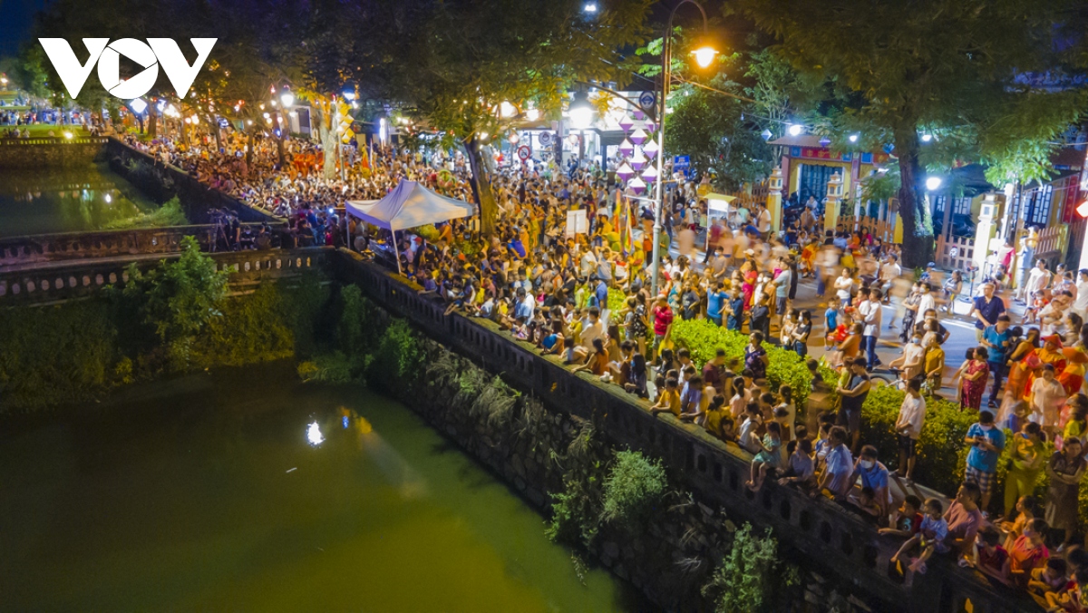 ruoc den trung thu voi cac dong au trong cung hinh anh 13