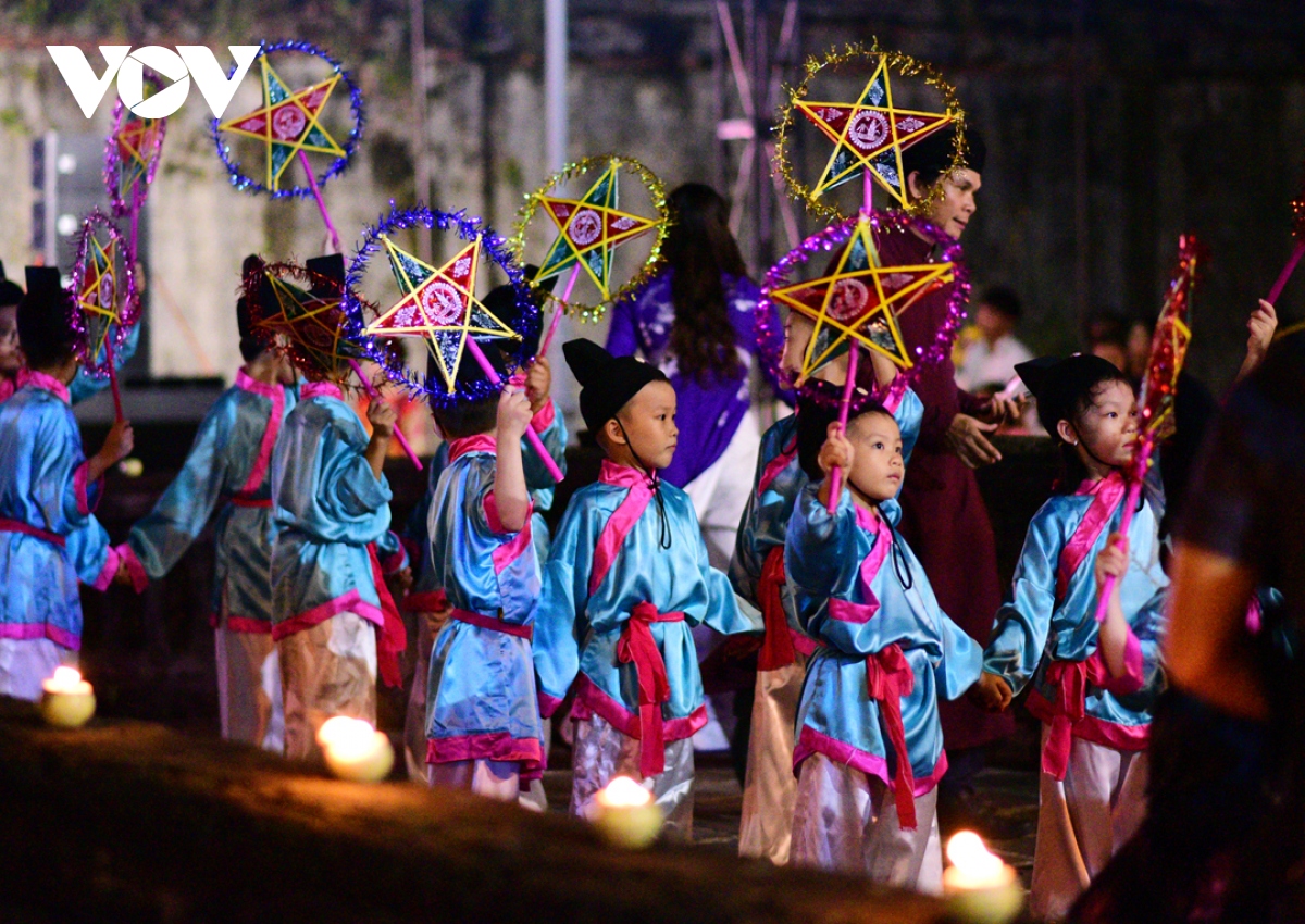 ruoc den trung thu voi cac dong au trong cung hinh anh 4