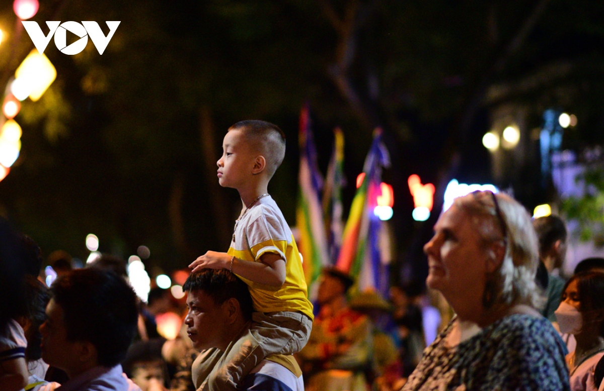 ruoc den trung thu voi cac dong au trong cung hinh anh 5