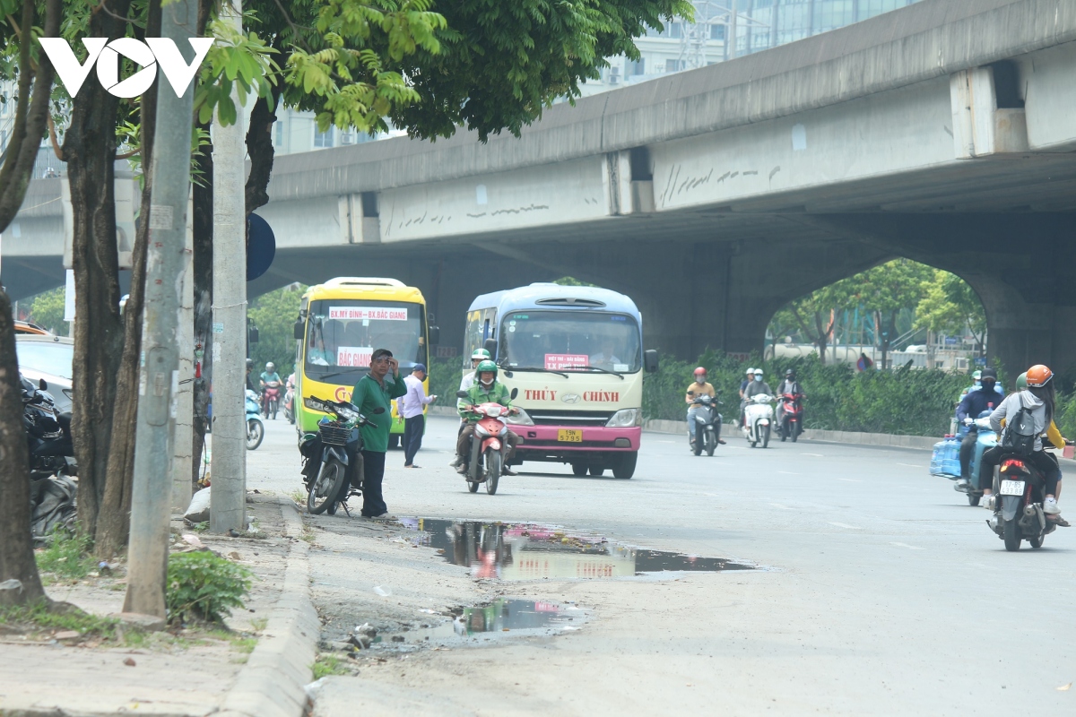 Tái diễn đón, trả khách dọc đường Giải Phóng, Phạm Hùng quan chức năng ở đâu