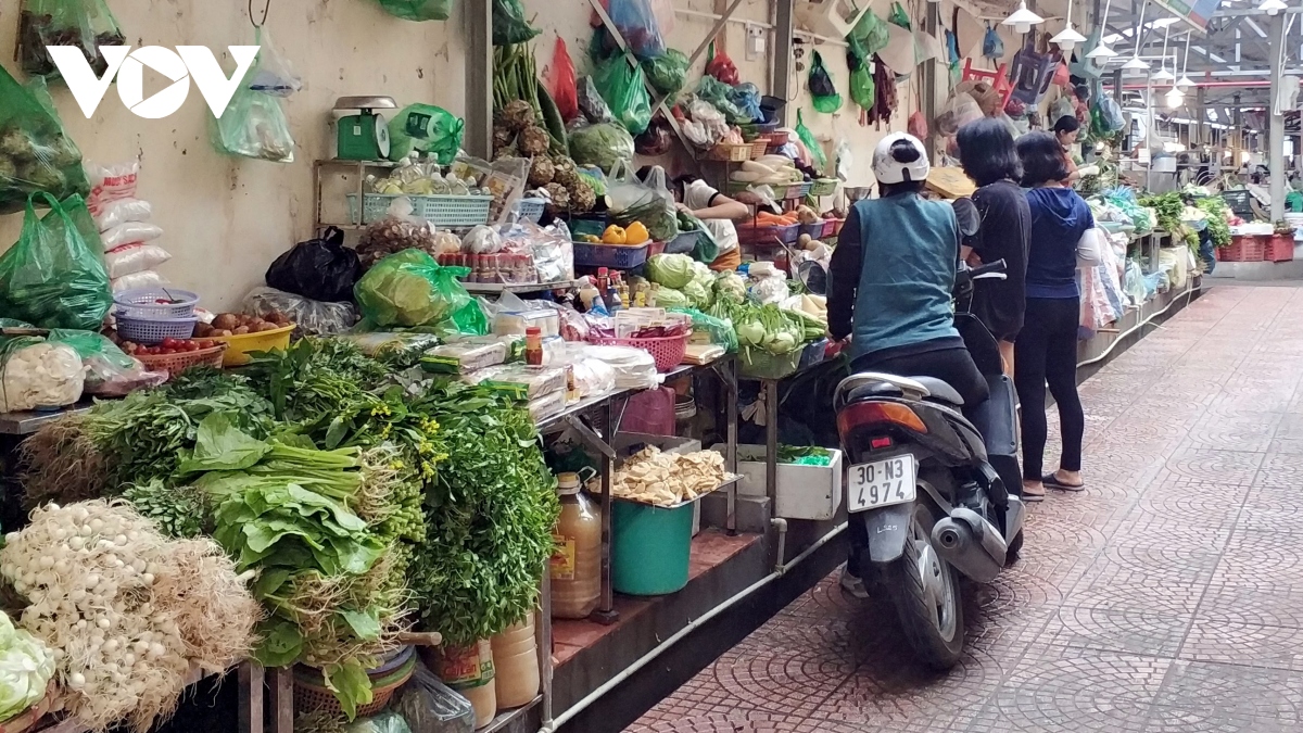 "Bão giá” khiến người dân muốn "đủ ăn lại không đủ mặc", doanh nghiệp bế tắc