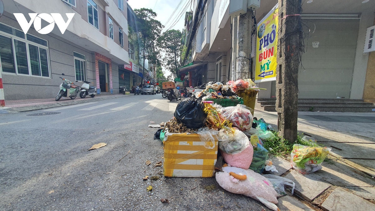 công nhân bỏ việc do lương thấp, rác thải sinh hoạt bủa vây tp bắc ninh hình ảnh 8 cong nhan bo viec do luong thap, rac thai sinh hoat bua vay tp bac ninh hinh anh 8