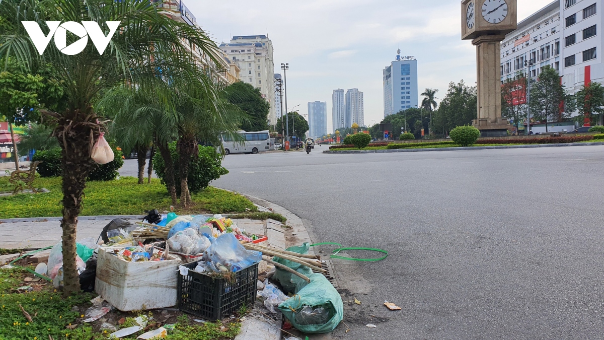 công nhân bỏ việc do lương thấp, rác thải sinh hoạt bủa vây tp bắc ninh hình ảnh 2 cong nhan bo viec do luong thap, rac thai sinh hoat bua vay tp bac ninh hinh anh 2