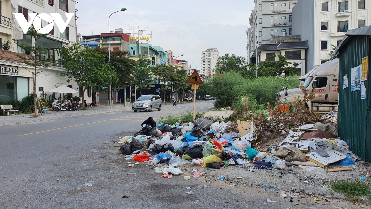 Công nhân vệ sinh bỏ việc do lương thấp rác thải sinh hoạt “bủa ...