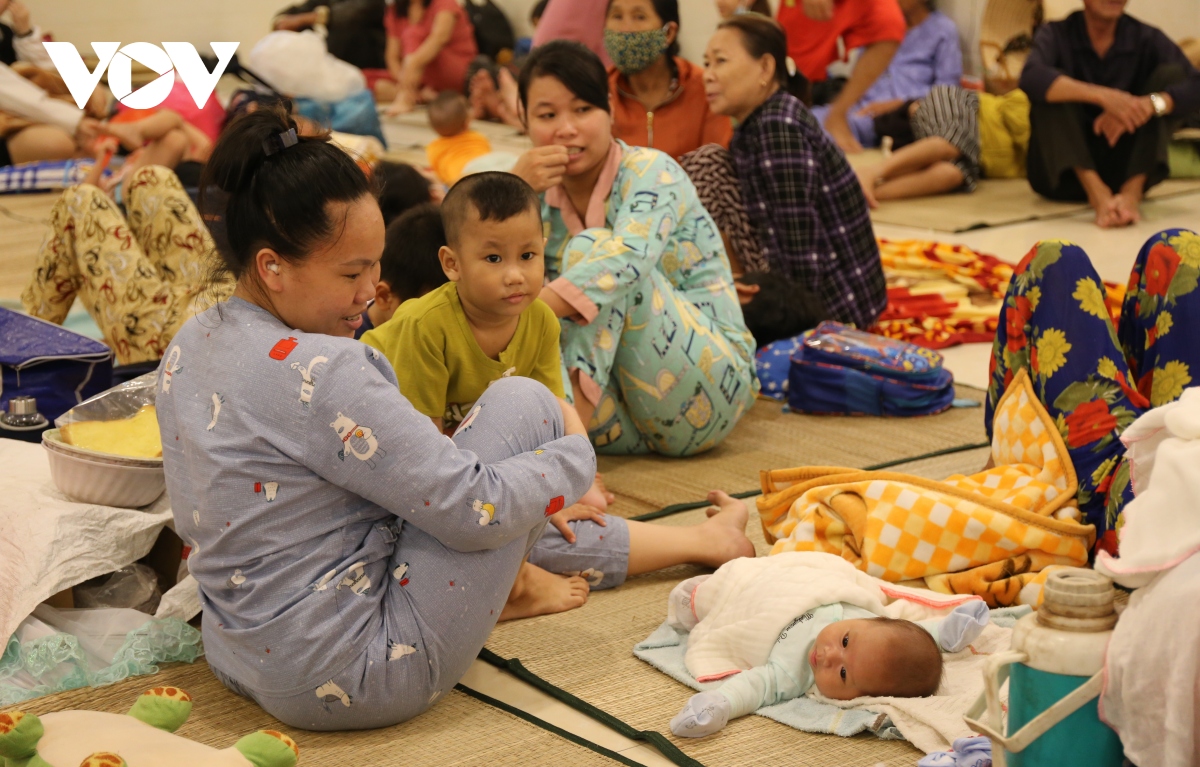 Đêm bình an của người dân miền biển Quảng Nam trước khi bão số 4 đổ bộ