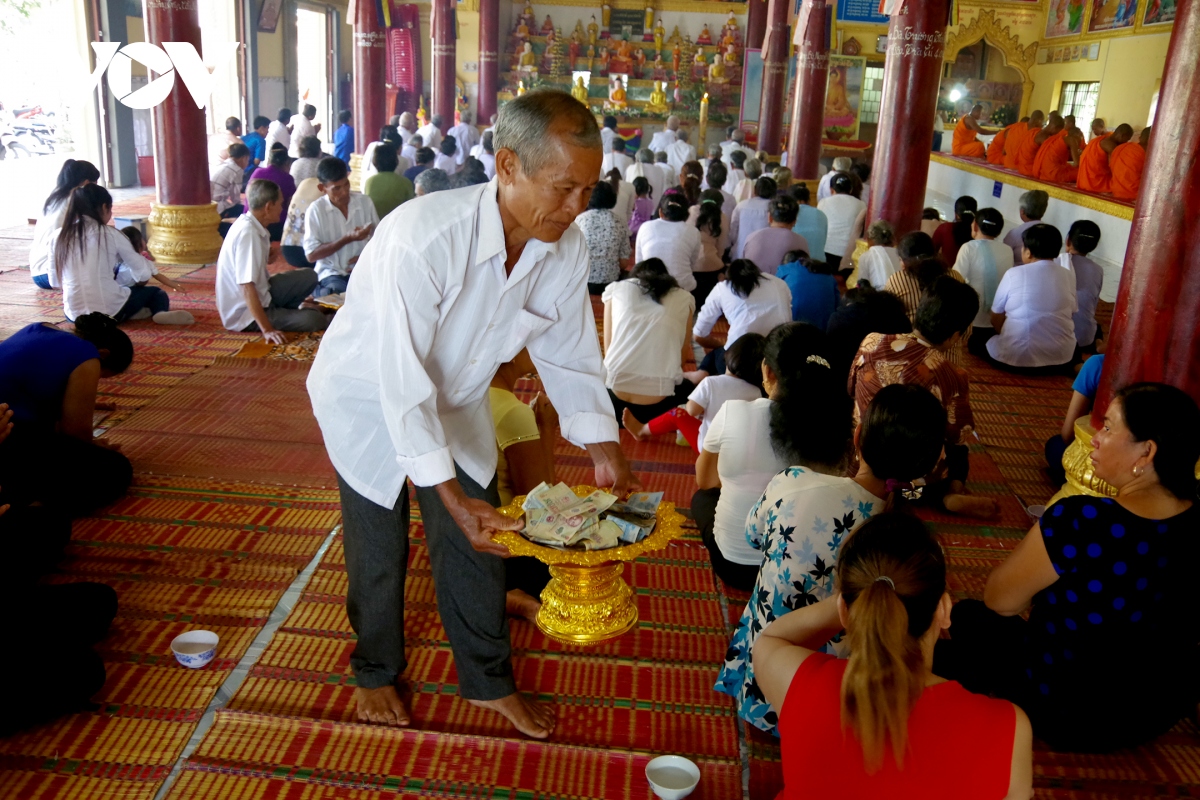 nét văn hóa mới trong mùa lễ báo hiếu của đồng bào khmer ngày nay hình ảnh 4 net van hoa moi trong mua le bao hieu cua dong bao khmer ngay nay hinh anh 4