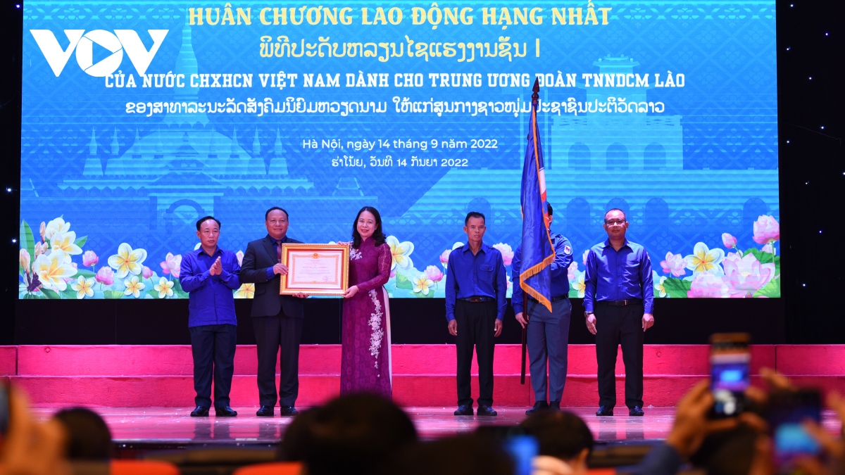 Việt Nam và Lào trao tặng Huân chương lao động Hạng nhất cho TƯ ...
