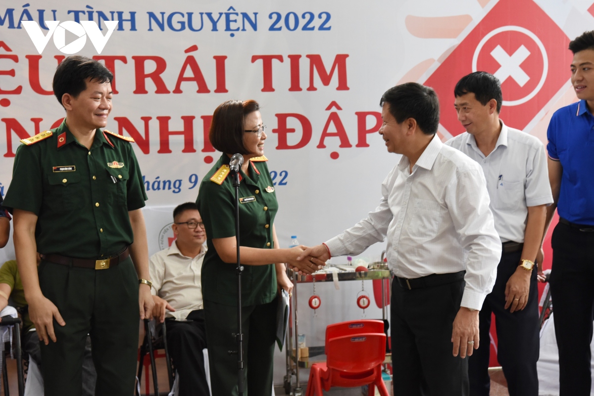 can bo, nhan vien vov tich cuc hien mau de trieu trai tim chung nhip dap hinh anh 6