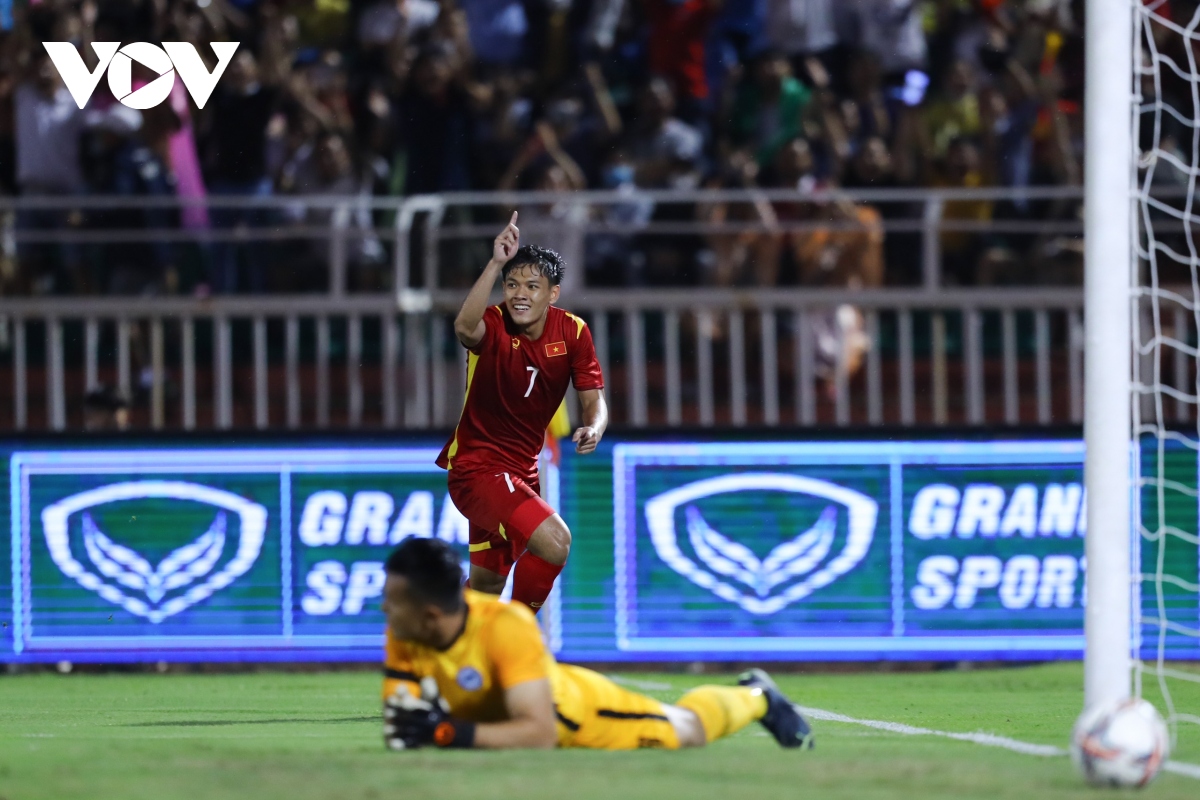 du am Dt viet nam 4-0 Dt singapore dau an van quyet va nhung tan binh hinh anh 2