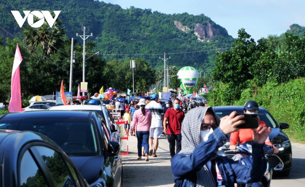 trai nghiem le hoi khinh khi cau lan dau tien duoc to chuc tai tay nam bo hinh anh 14