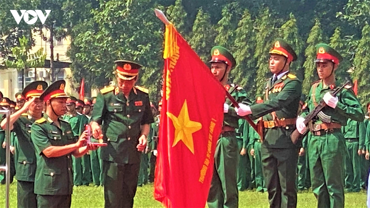 Trường Hạ sĩ quan Xe tăng 1 đón nhận Huân chương Bảo vệ Tổ quốc hạng Nhì