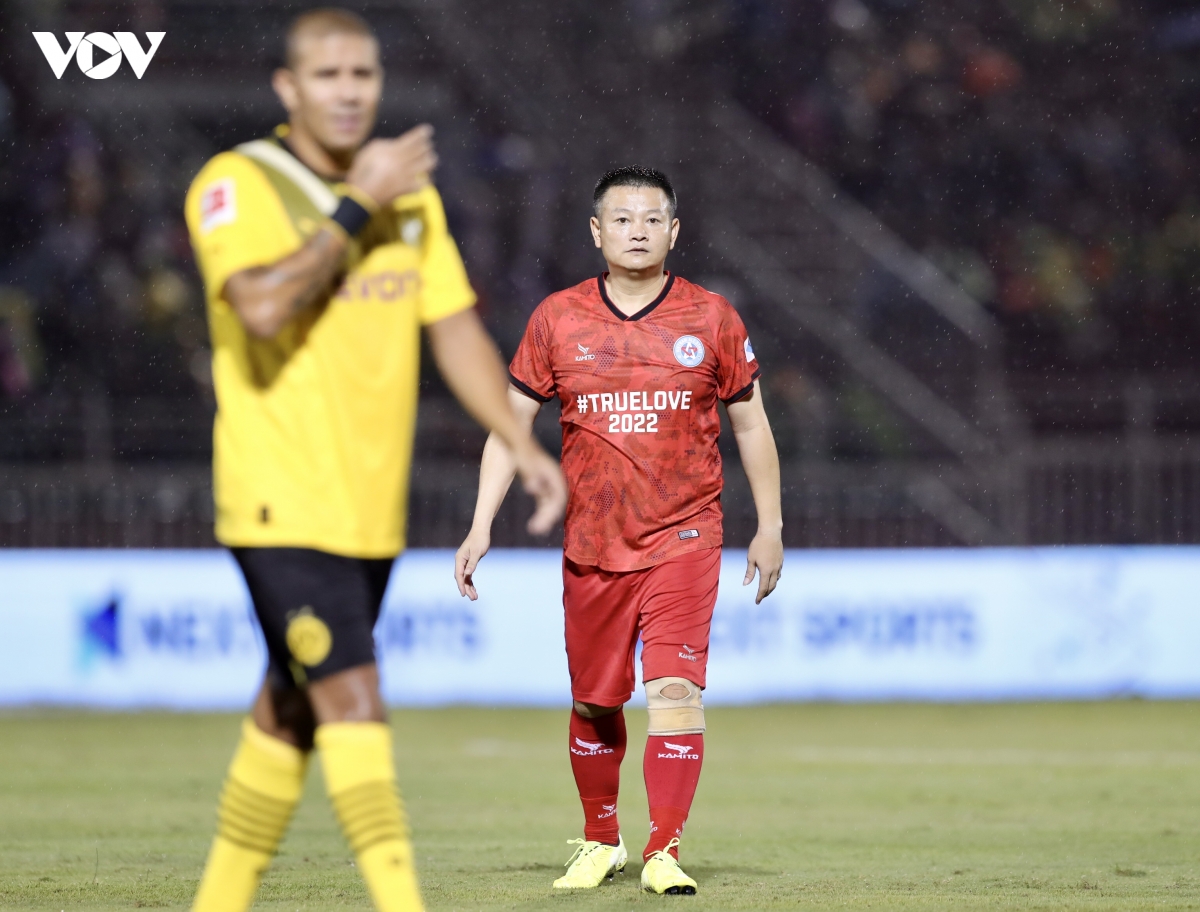 khong khi cuong nhiet cua tran dau ngoi sao viet nam gap huyen thoai dortmund hinh anh 9