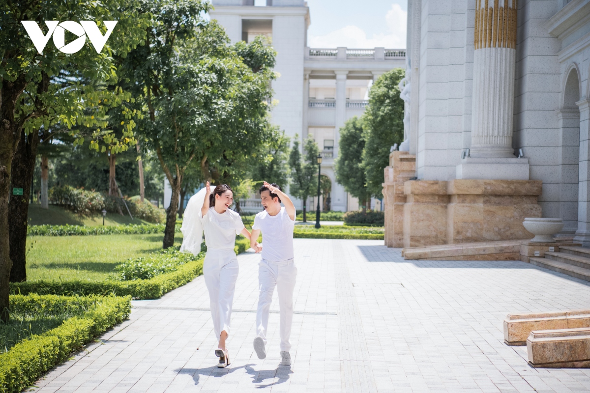 phú bà diễm hương của gara hạnh phúc hạnh phúc bên chồng ngoài đời hình ảnh 10 phu ba diem huong cua gara hanh phuc hanh phuc ben chong ngoai doi hinh anh 10