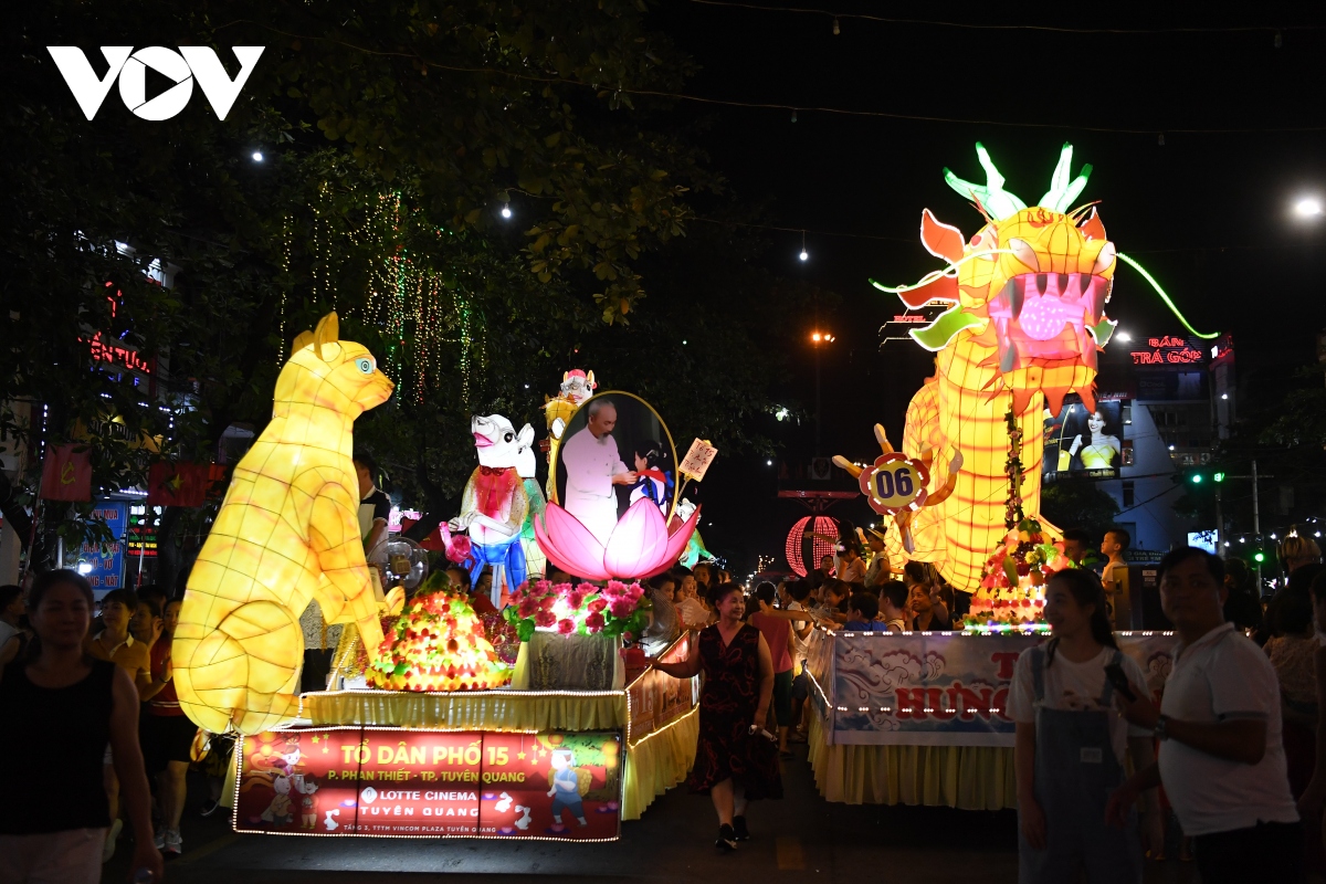 nguoi dan tuyen quang chi ca tram trieu lam mo hinh choi trung thu hinh anh 7