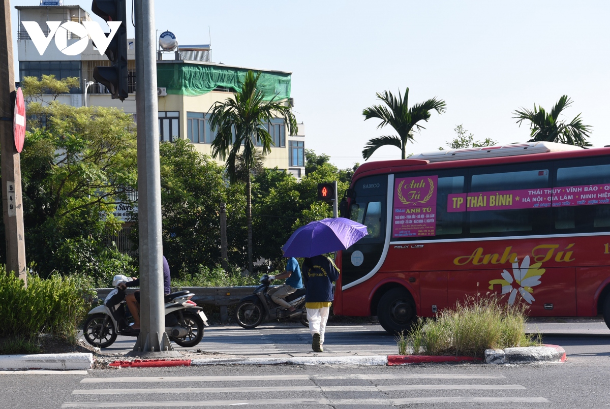 nut an dieu khien den qua duong vo cam o ha noi hinh anh 10