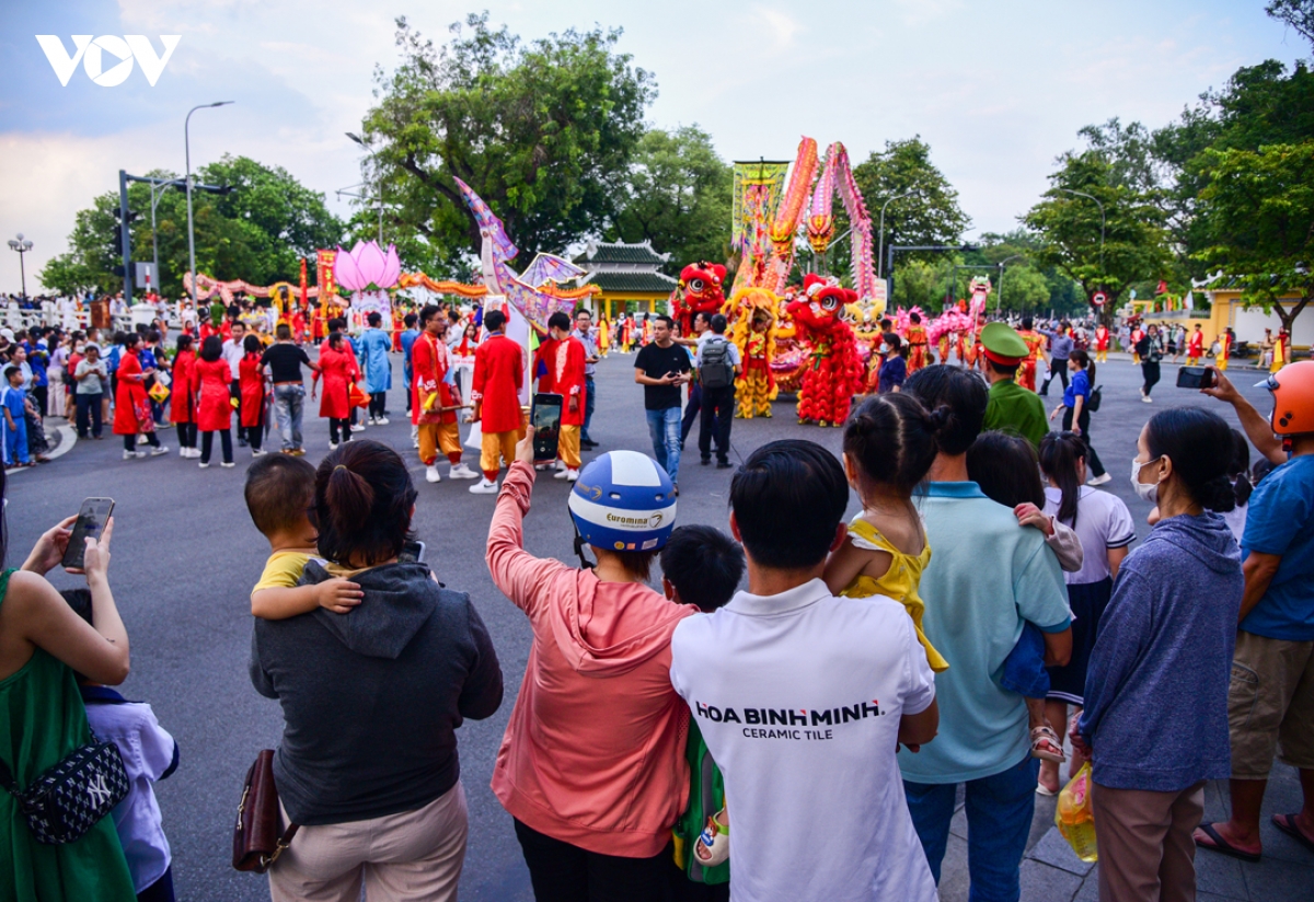 ron rang, dac sac quang dien lan - su - rong va ruoc den trung thu nam 2022 hinh anh 12