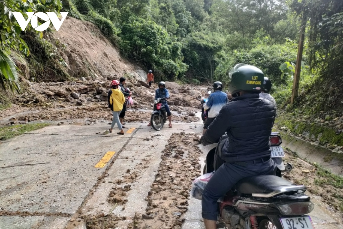 mien nui quang nam trien khai cac phuong an ung pho voi sat lo, lu quet hinh anh 7